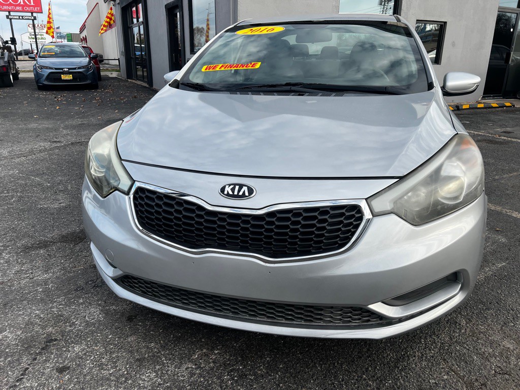2016 Kia Forte Image 2