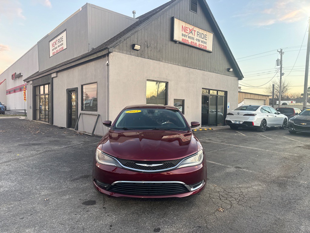 2015 Chrysler 200 Image 2