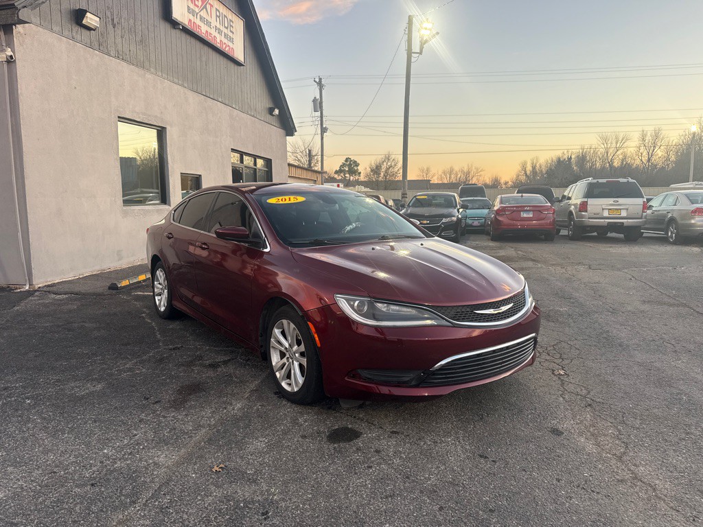 2015 Chrysler 200 Image 3