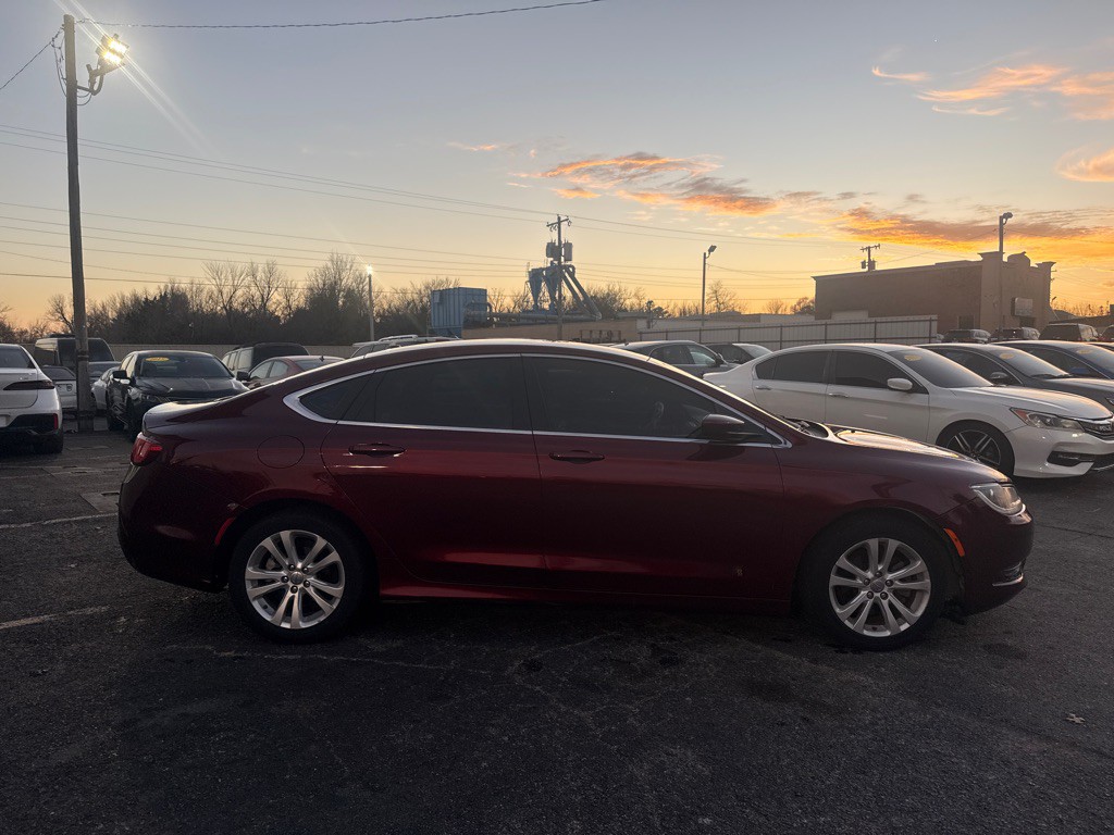 2015 Chrysler 200 Image 4