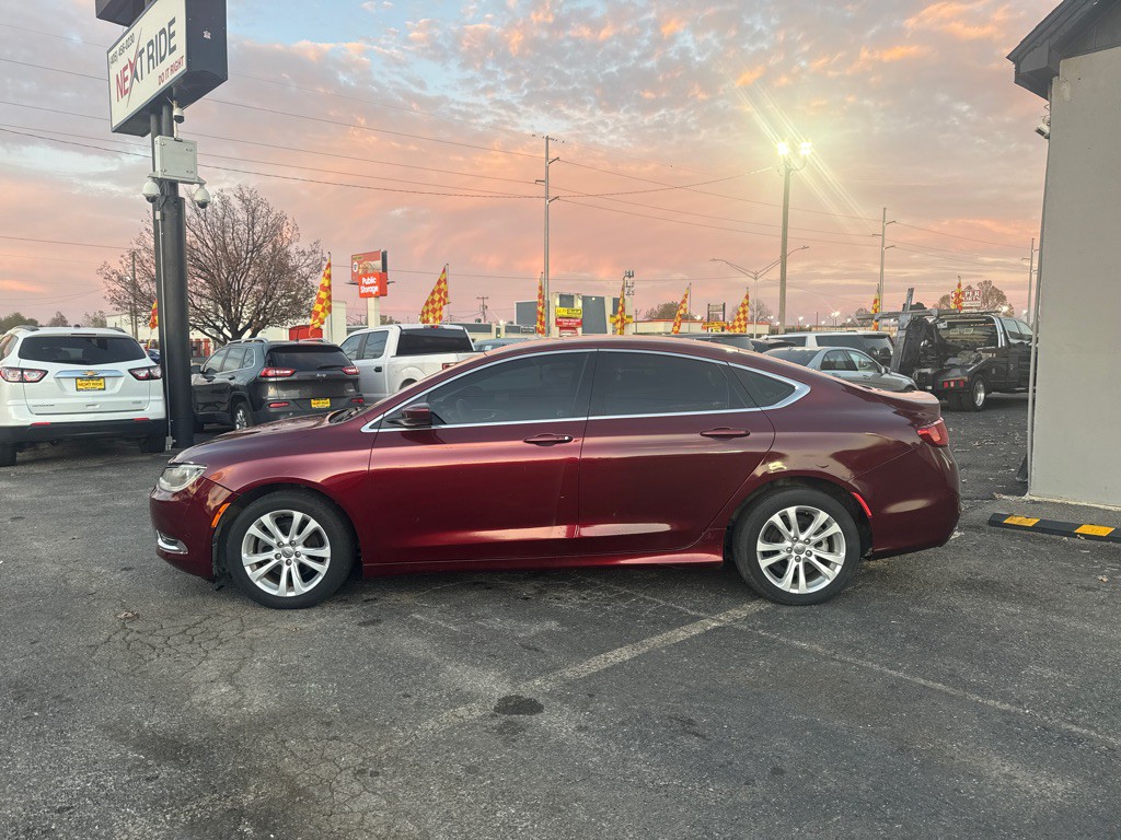 2015 Chrysler 200 Image 8