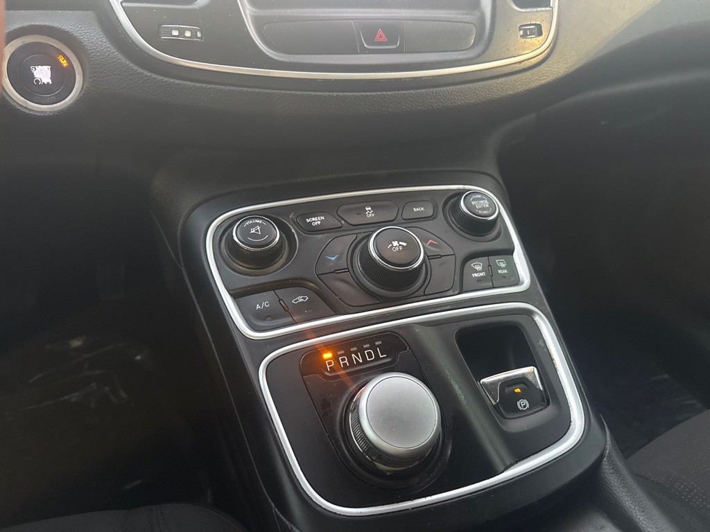 2015 Chrysler 200 Image 11