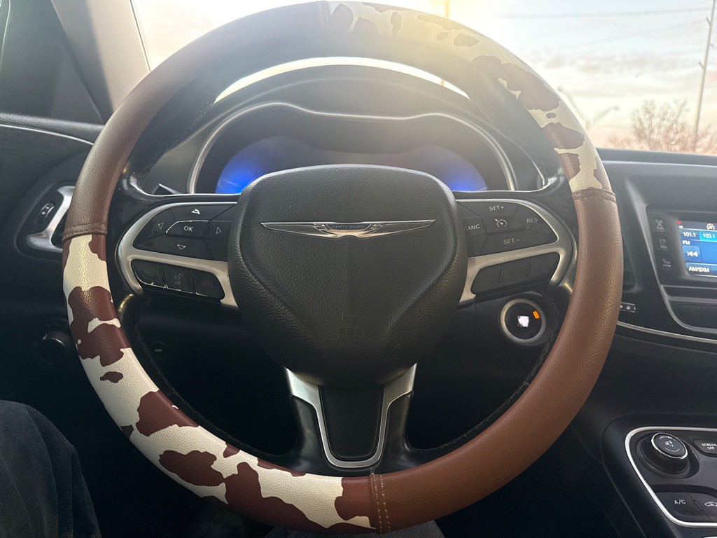 2015 Chrysler 200 Image 13