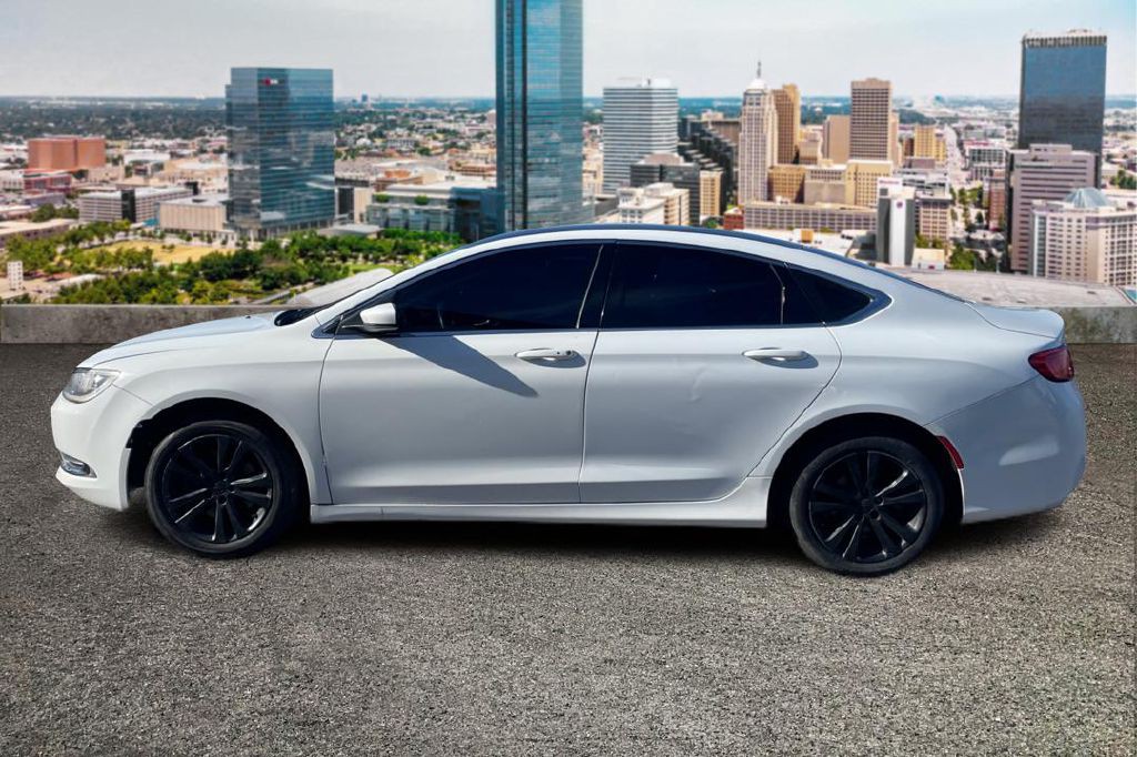 2015 Chrysler 200 Image 2