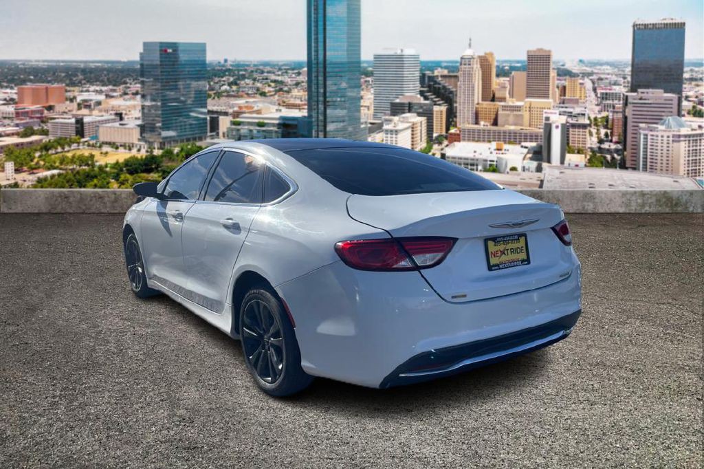 2015 Chrysler 200 Image 3