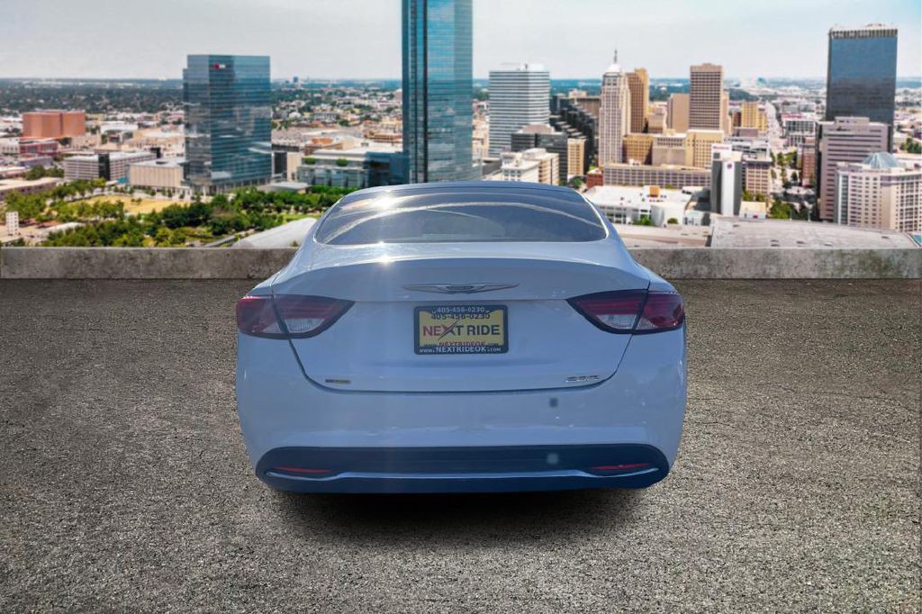 2015 Chrysler 200 Image 4