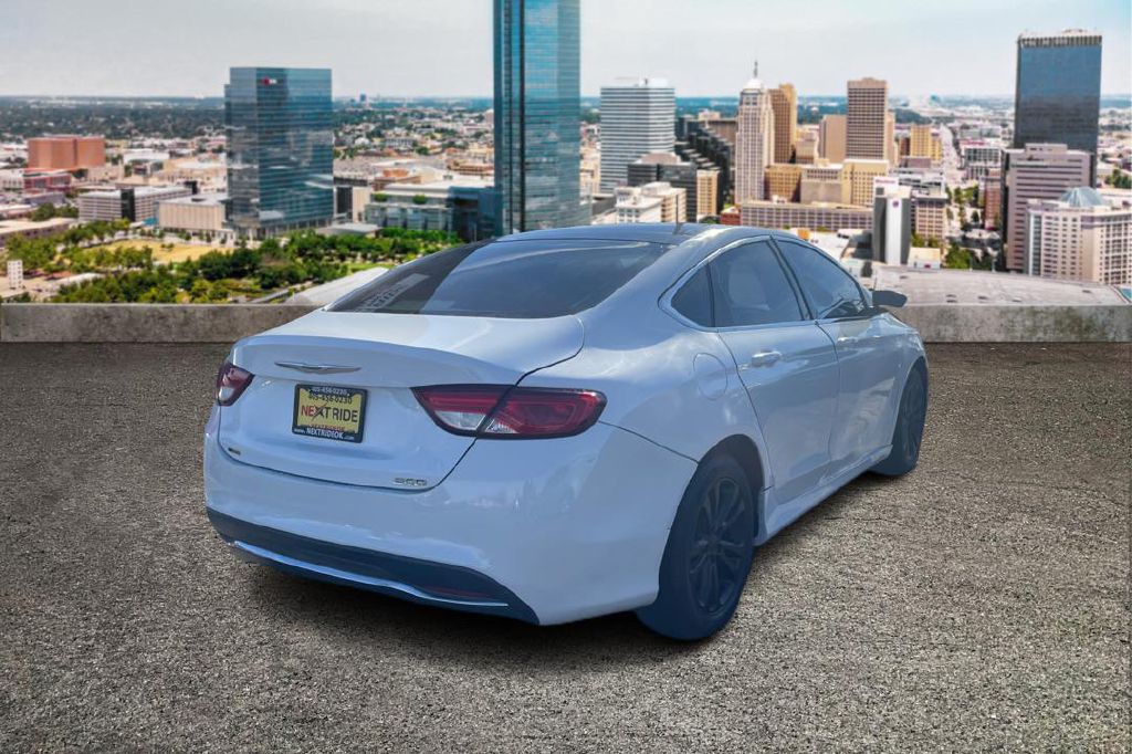 2015 Chrysler 200 Image 5