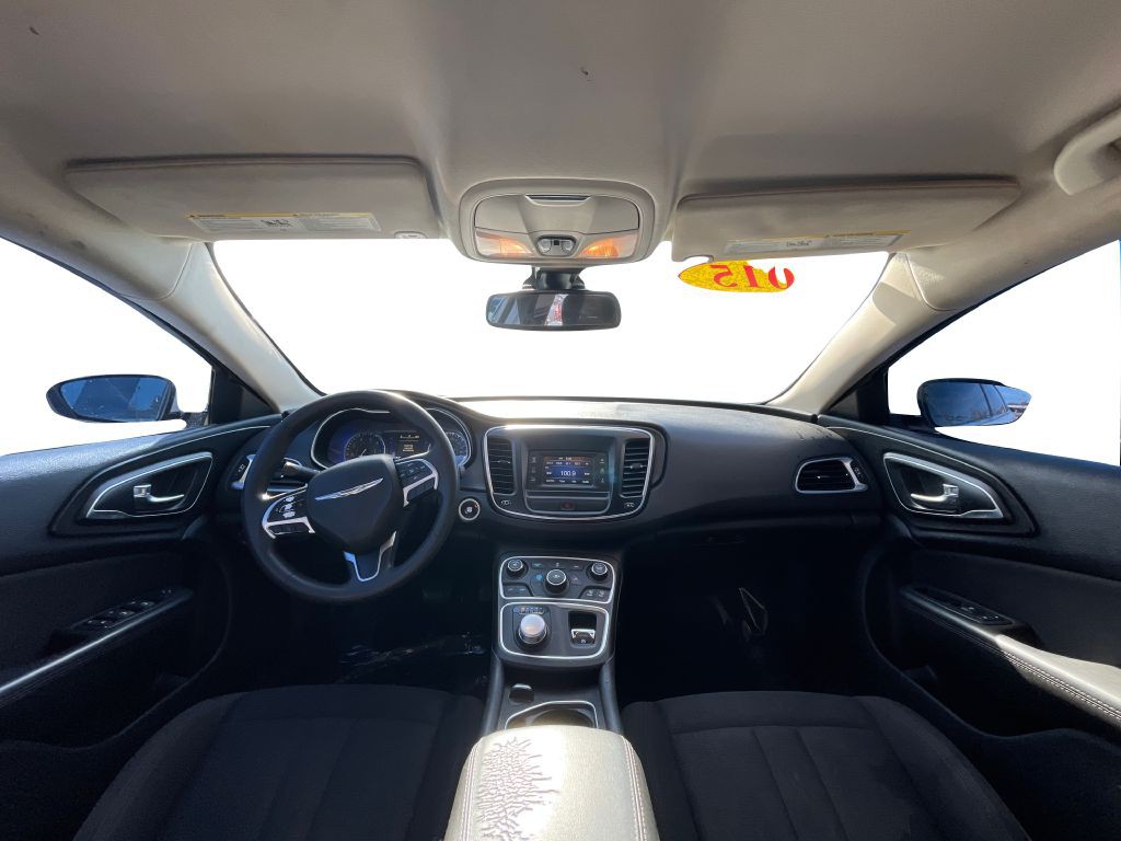 2015 Chrysler 200 Image 10