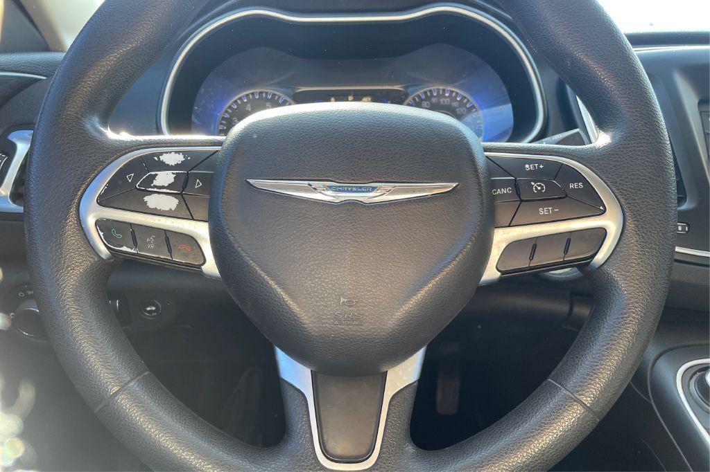 2015 Chrysler 200 Image 13
