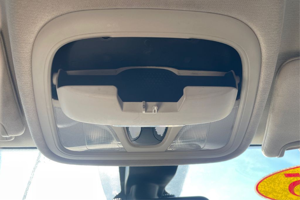 2015 Chrysler 200 Image 18