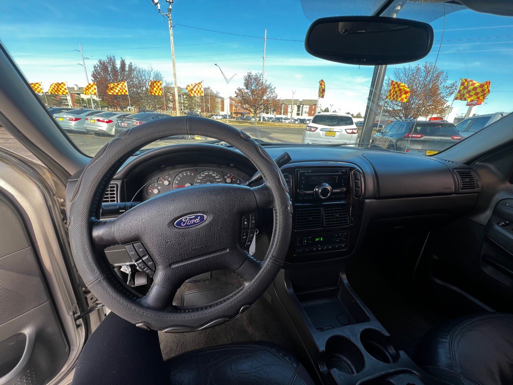 2004 Ford Explorer Image 6