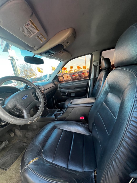 2004 Ford Explorer Image 7