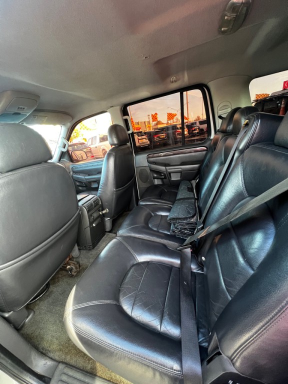 2004 Ford Explorer Image 10