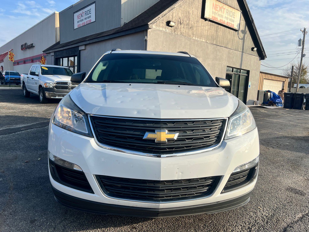 2017 Chevrolet Traverse Image 2