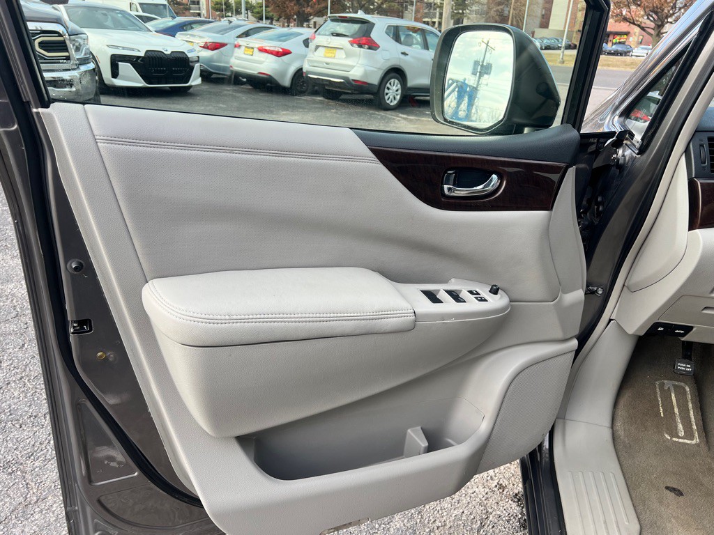 2015 Nissan Quest Image 7