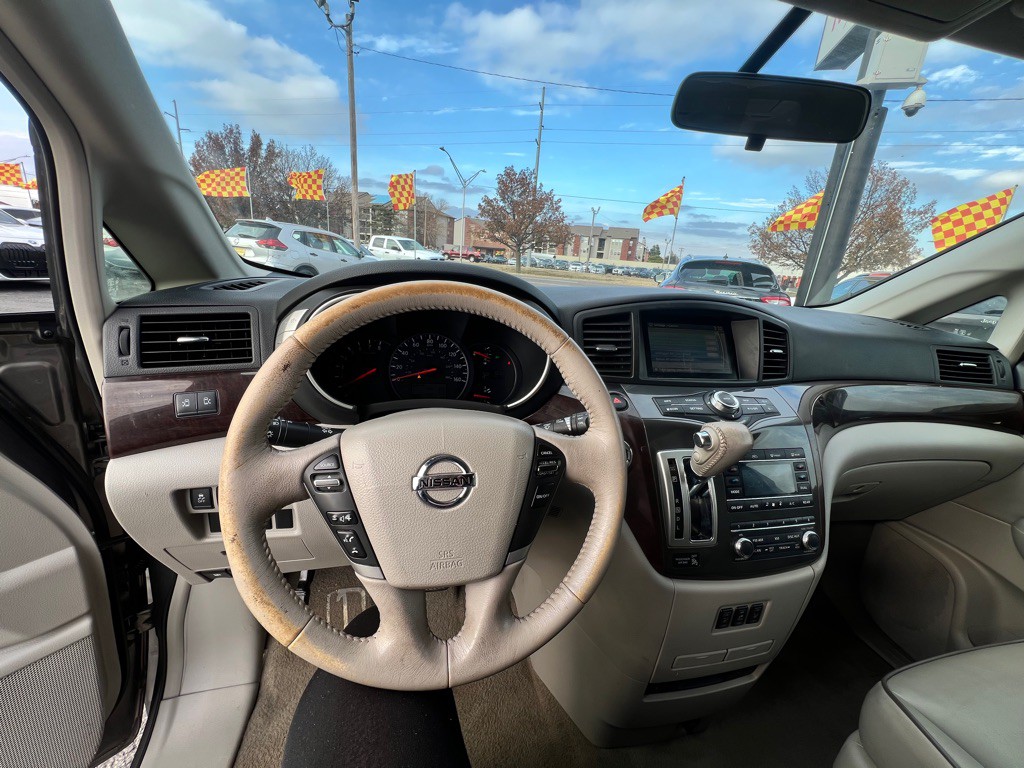 2015 Nissan Quest Image 10