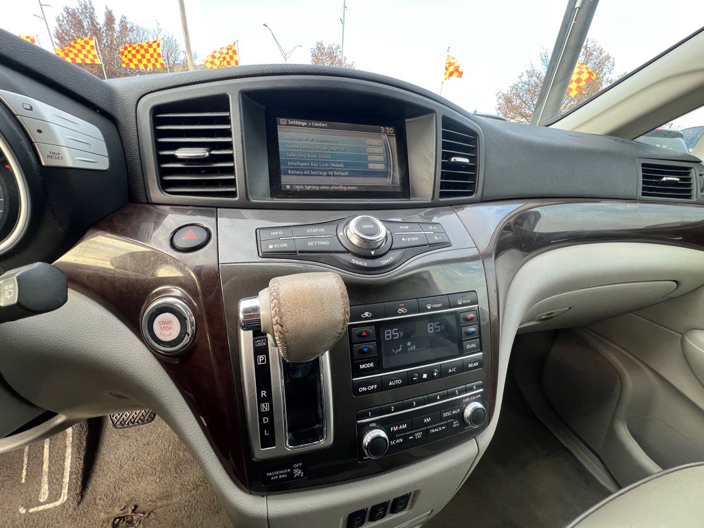 2015 Nissan Quest Image 12