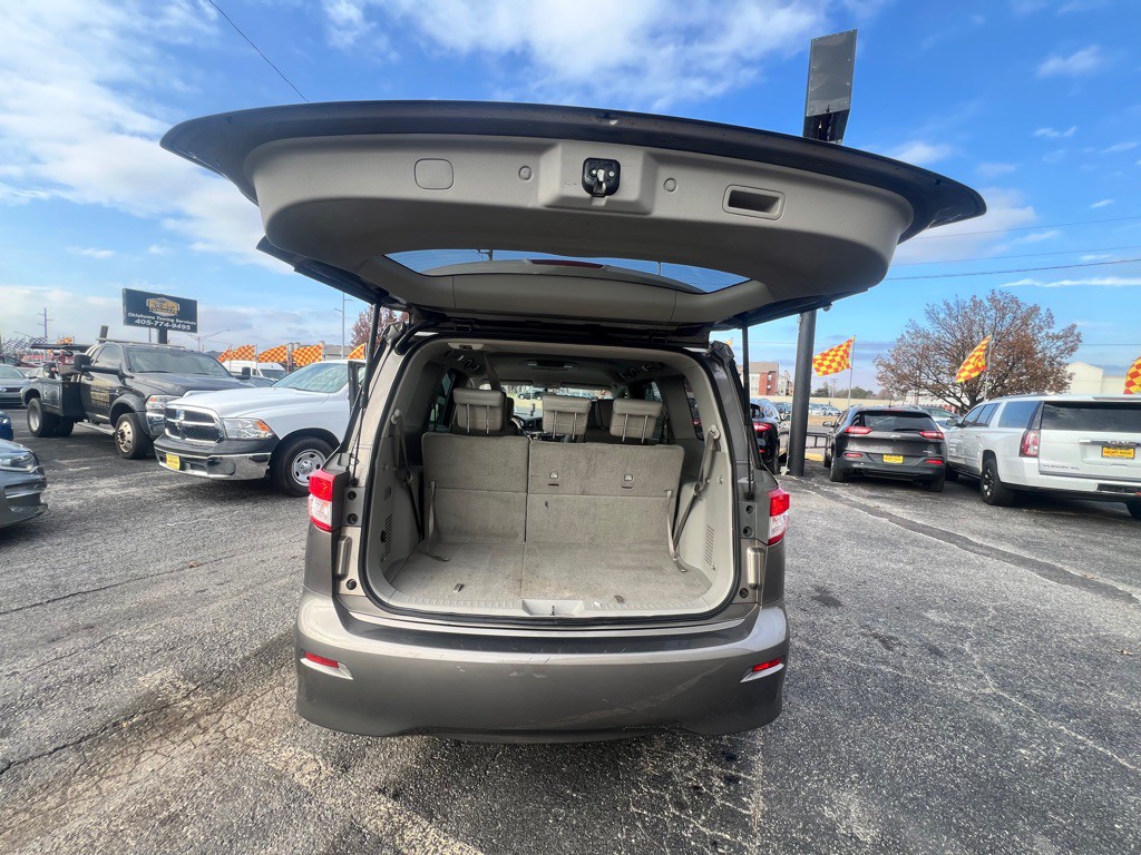 2015 Nissan Quest Image 20