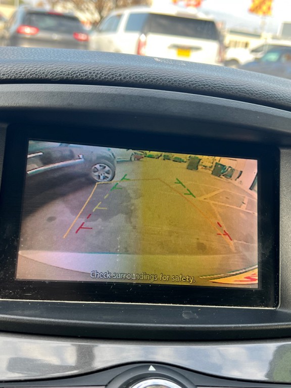 2015 Nissan Quest Image 30