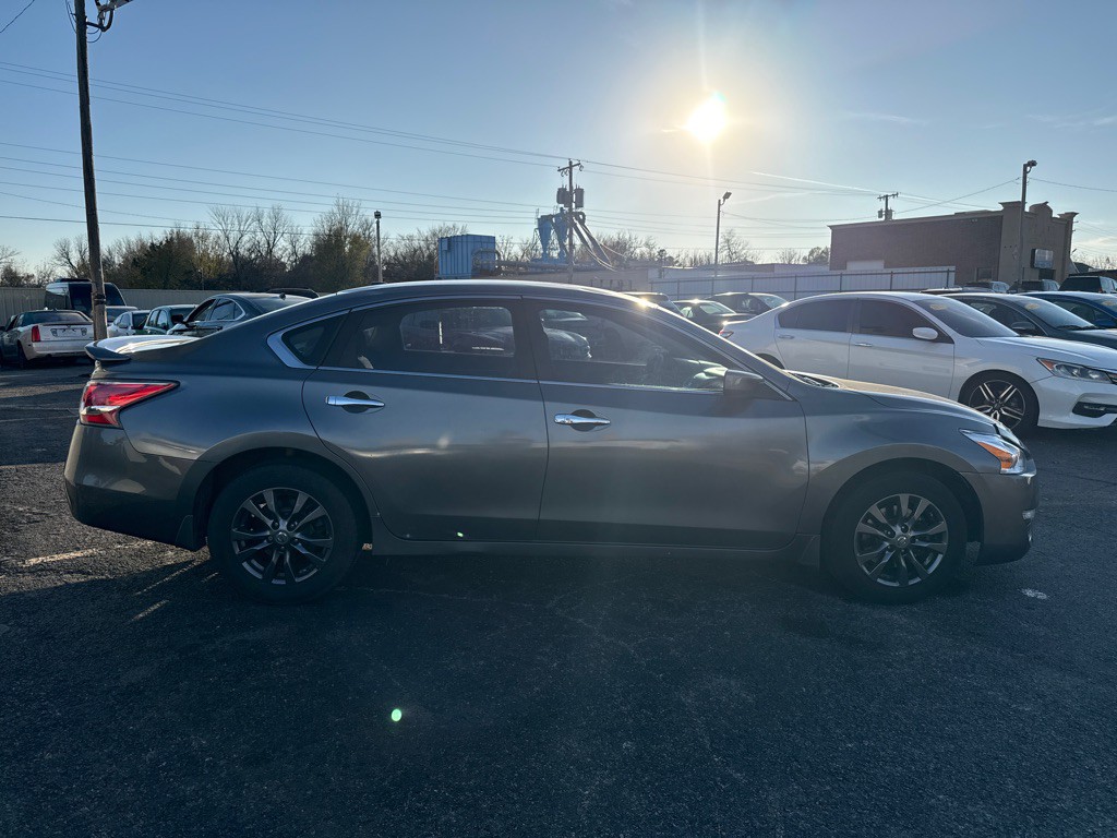 2015 Nissan Altima Image 4