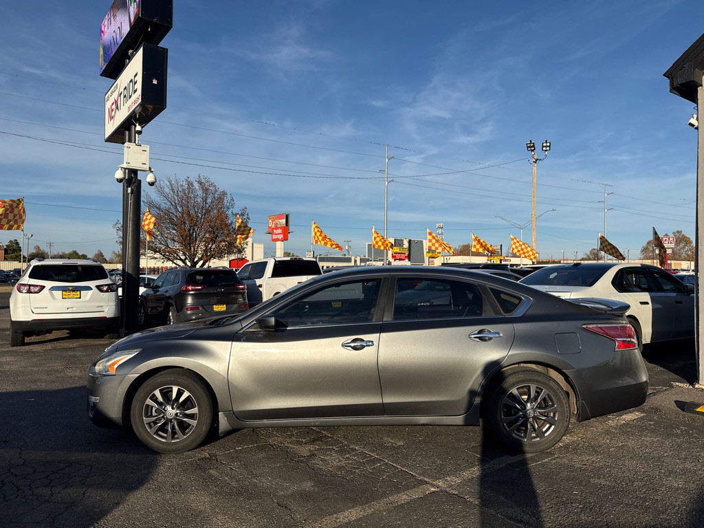 2015 Nissan Altima Image 8