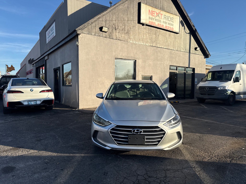 2017 Hyundai Elantra Image 2