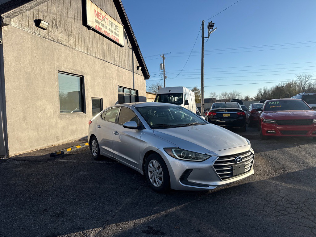 2017 Hyundai Elantra Image 3