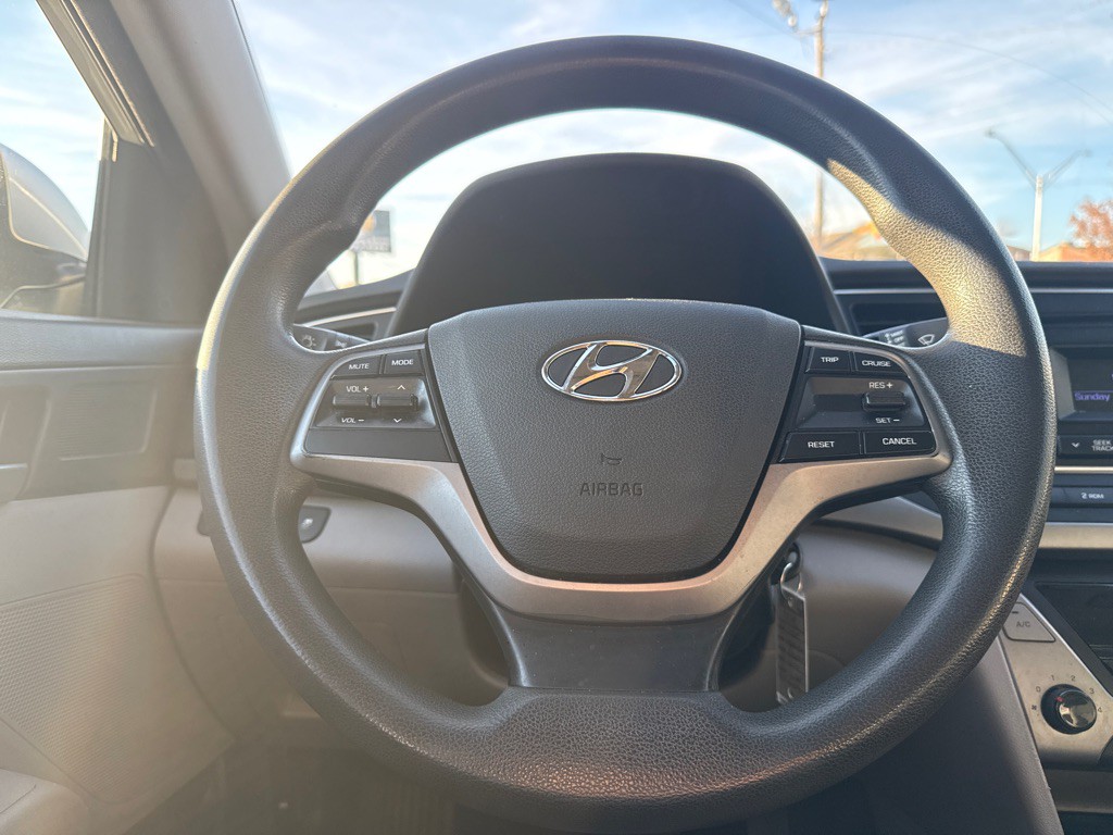 2017 Hyundai Elantra Image 9