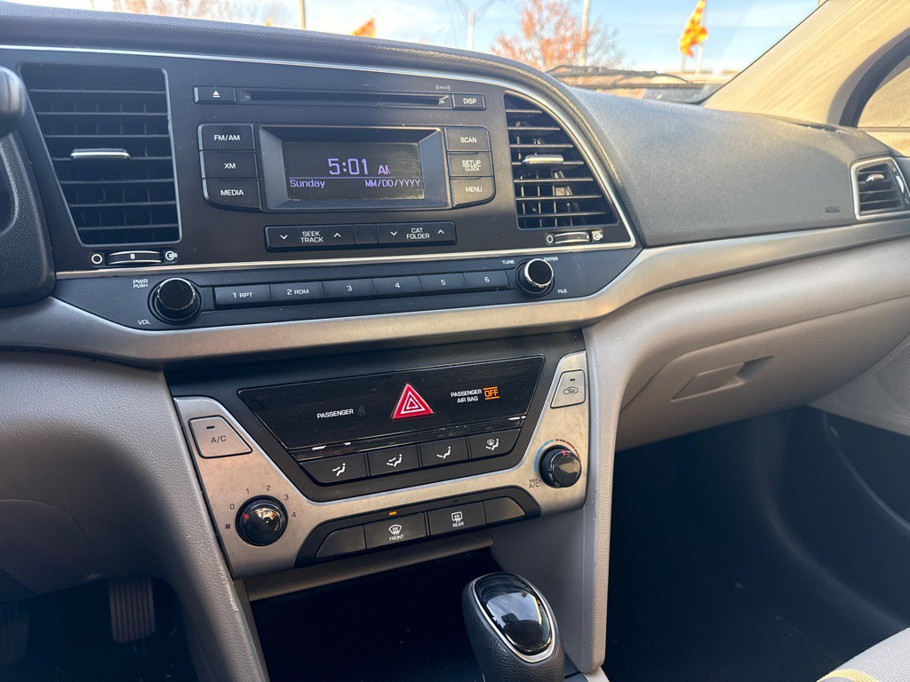 2017 Hyundai Elantra Image 11