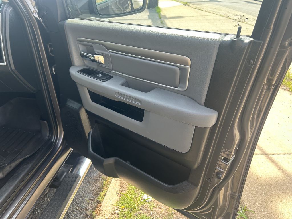 2015 RAM 1500 Image 9
