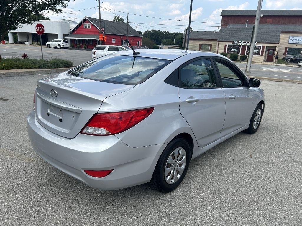 2017 Hyundai Accent Image 4