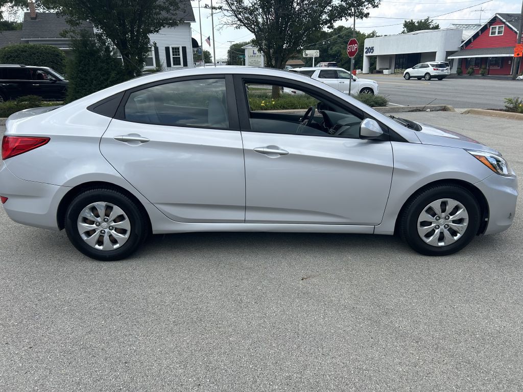 2017 Hyundai Accent Image 8
