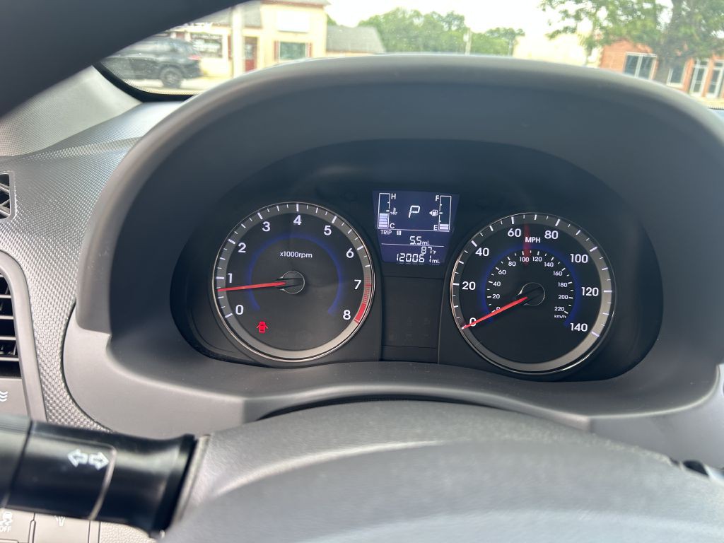2017 Hyundai Accent Image 11