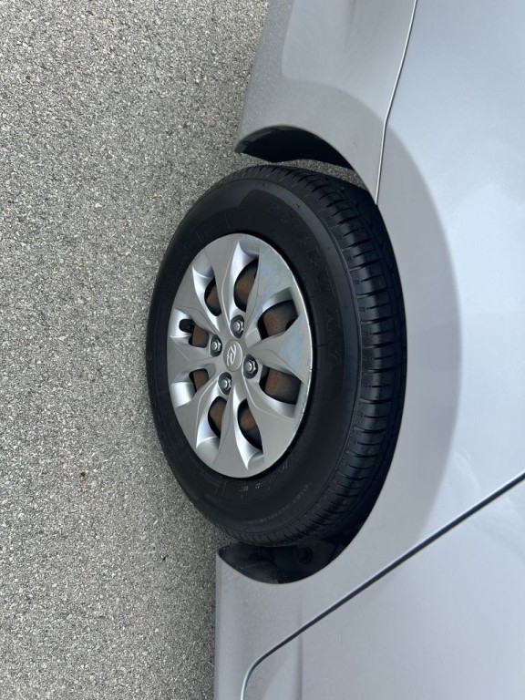 2017 Hyundai Accent Image 15