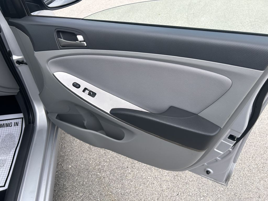 2017 Hyundai Accent Image 17