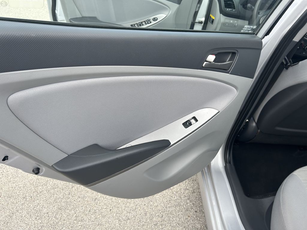 2017 Hyundai Accent Image 19
