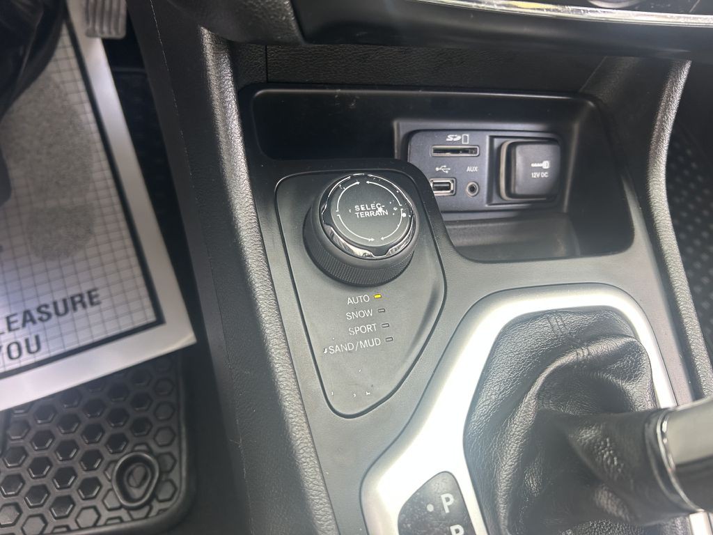 2015 Jeep Cherokee Image 11