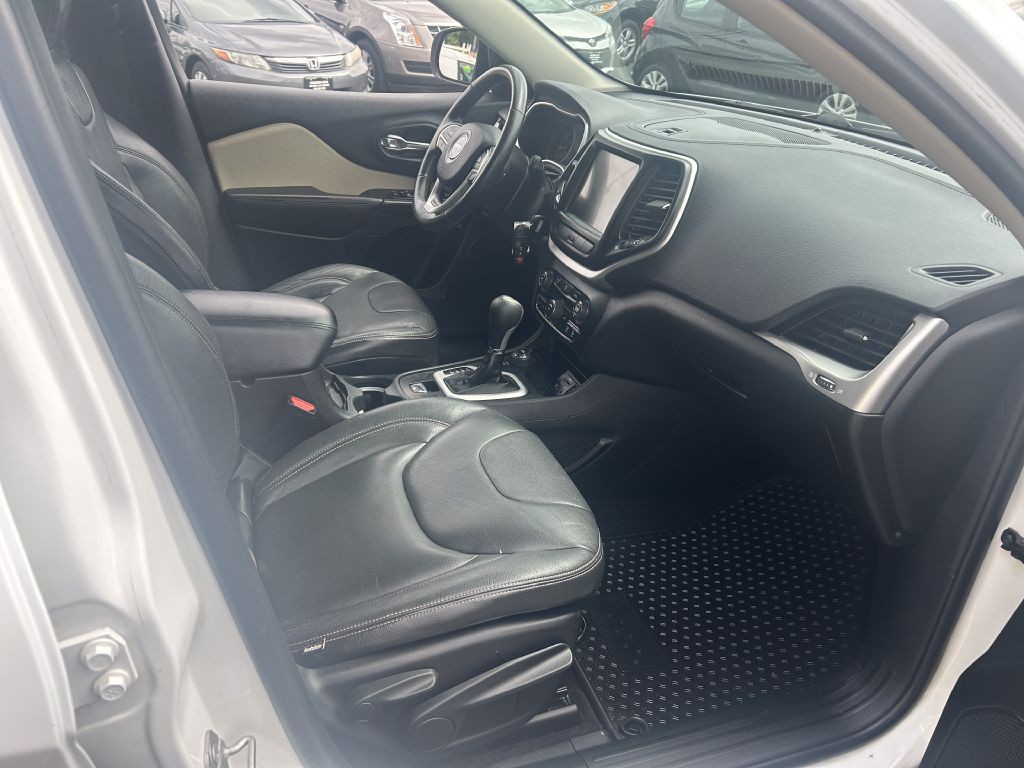 2015 Jeep Cherokee Image 16