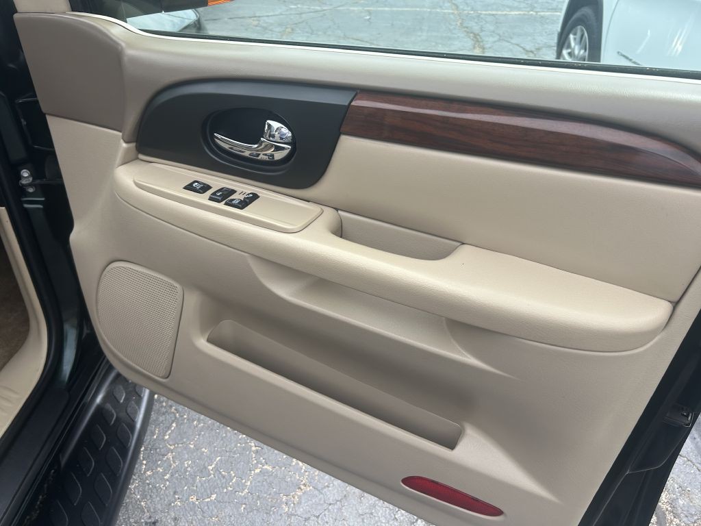 2004 GMC Envoy Image 17