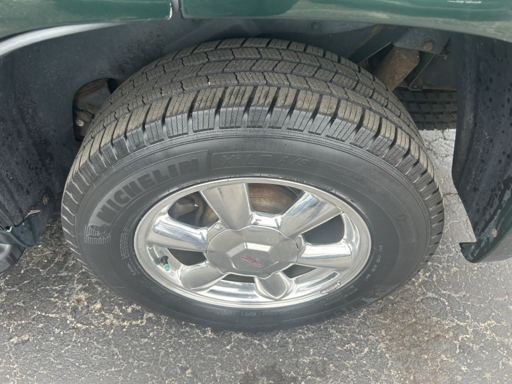 2004 GMC Envoy Image 24