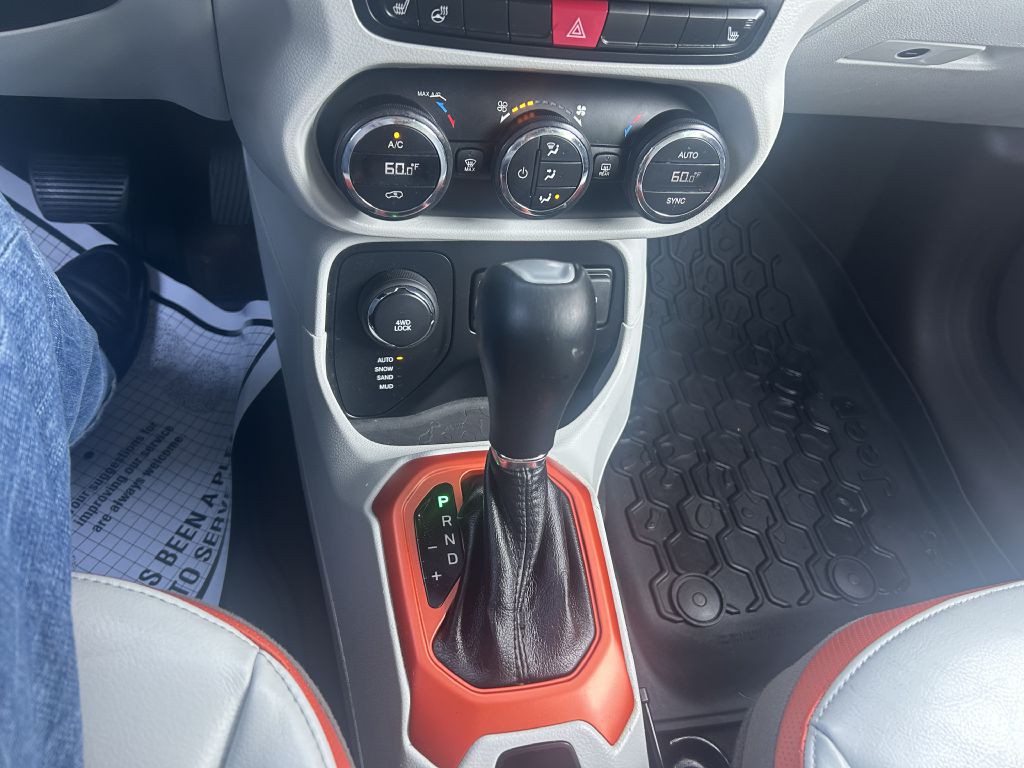 2015 Jeep Renegade Image 12