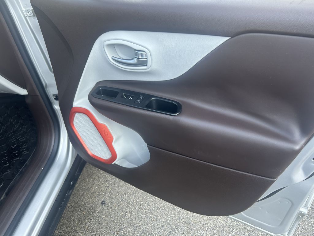 2015 Jeep Renegade Image 13
