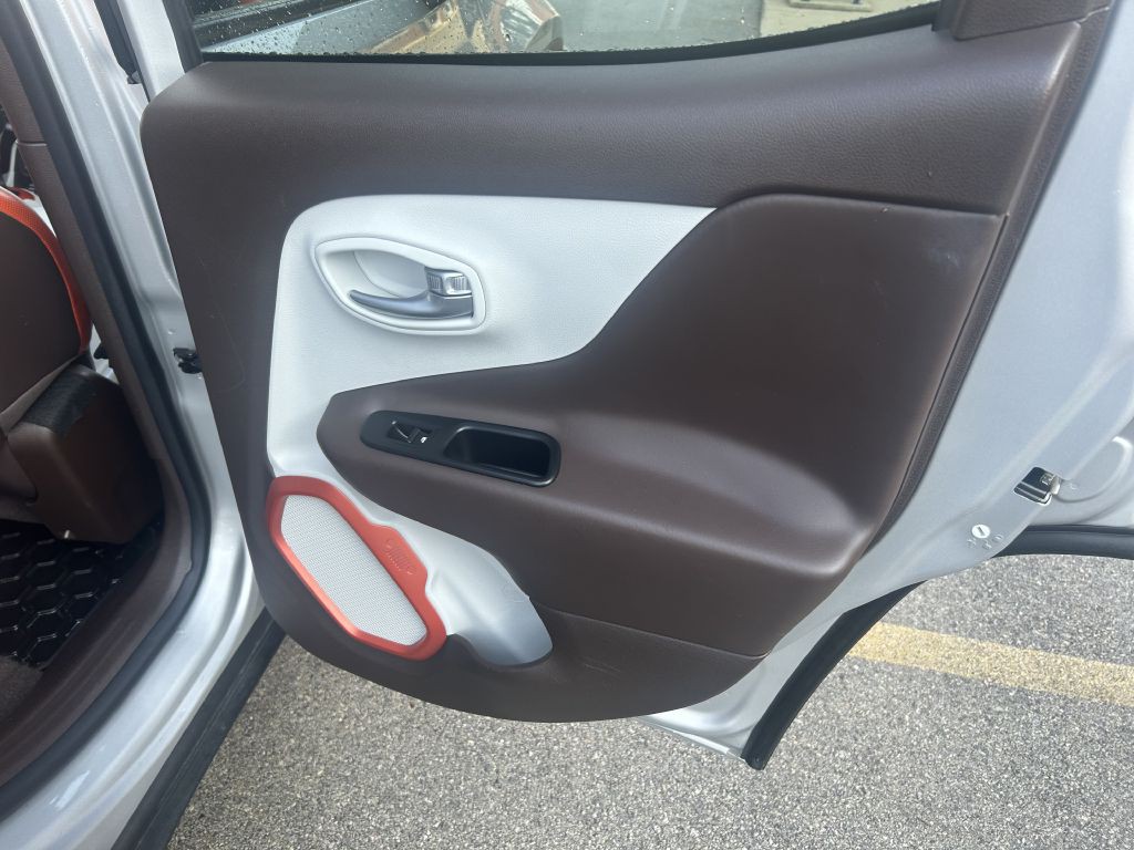 2015 Jeep Renegade Image 15