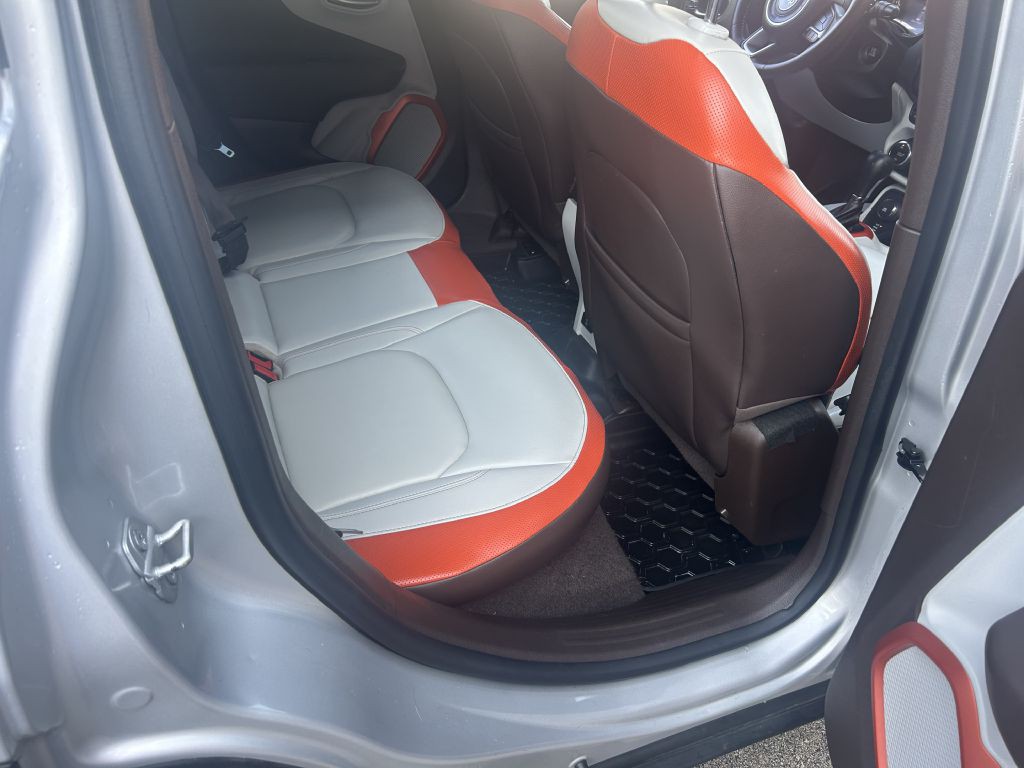 2015 Jeep Renegade Image 16
