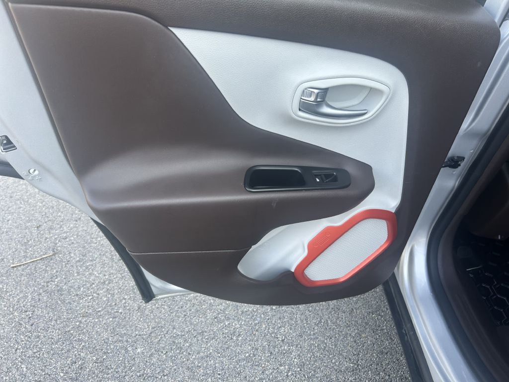 2015 Jeep Renegade Image 24