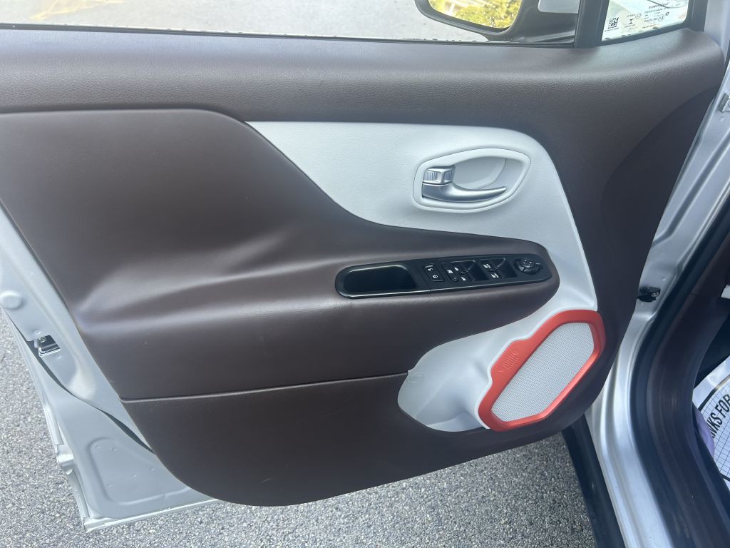 2015 Jeep Renegade Image 25