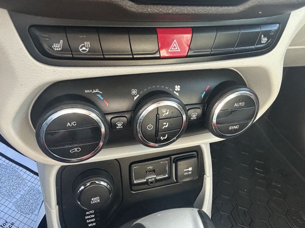 2015 Jeep Renegade Image 28