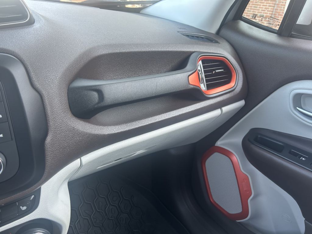 2015 Jeep Renegade Image 29