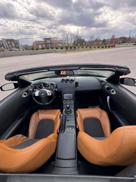 2005 Nissan 350Z Image 10