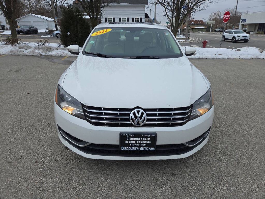 2012 Volkswagen Passat Image 2